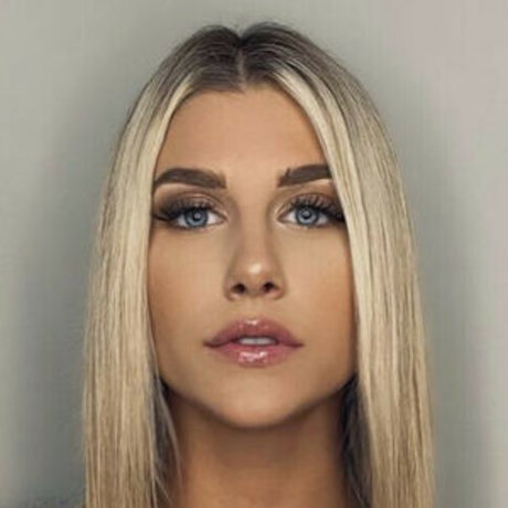 Emalexd model naked image