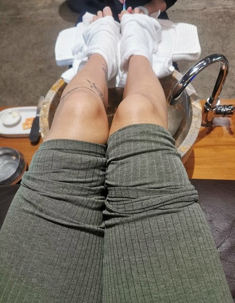 alicenz sexy actress pics