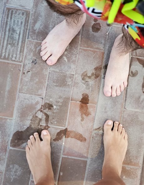 menfeetlover naked actress img