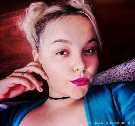 moniiquexxx exclusive model image