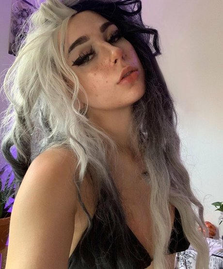 egirls model exclusive picture