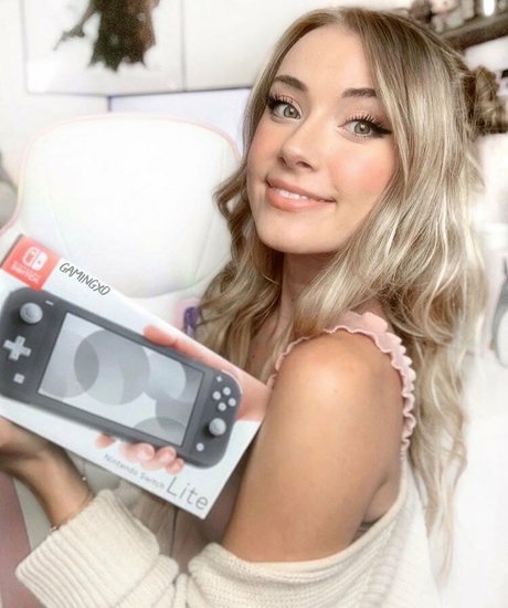 egirls nude actress pictures