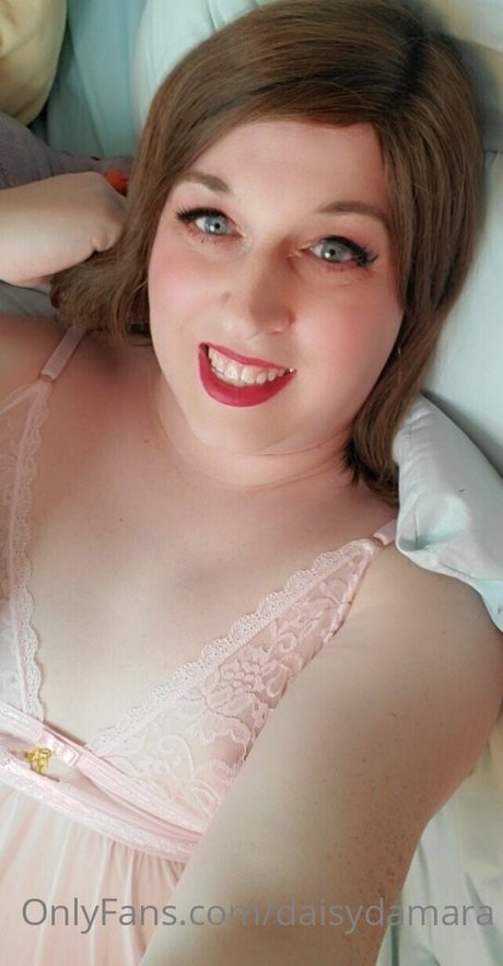 daisydamara model naked photos