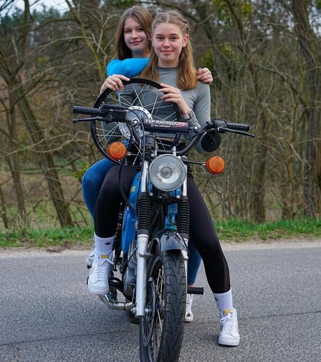 lxllx se model sexy images