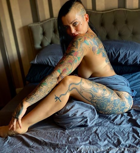 Charofit xxx model image