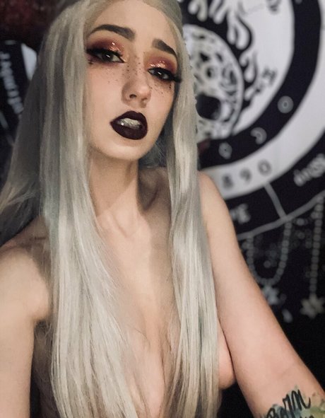 Drakillya model naked picture