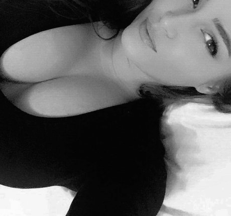 Katrina Maria pretty pornstar photo