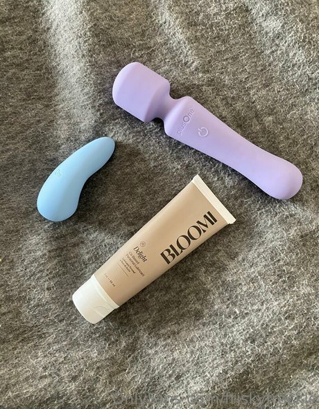 friskyfreckle nude pornstar photo