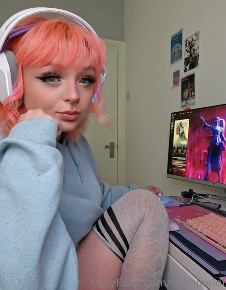 itskhloelol hd model photo