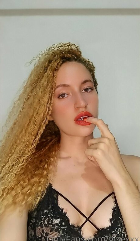 nikiifox model best pic