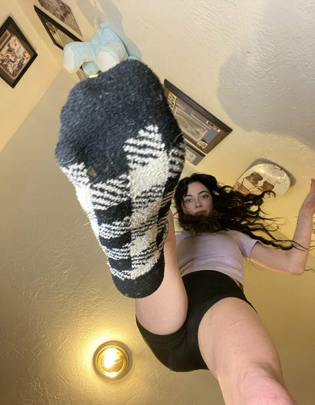 queengsoles model high quality photos