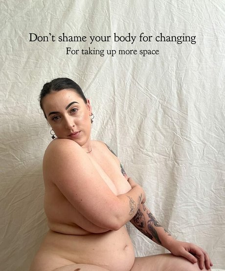 Isabella Davis nudes model photos