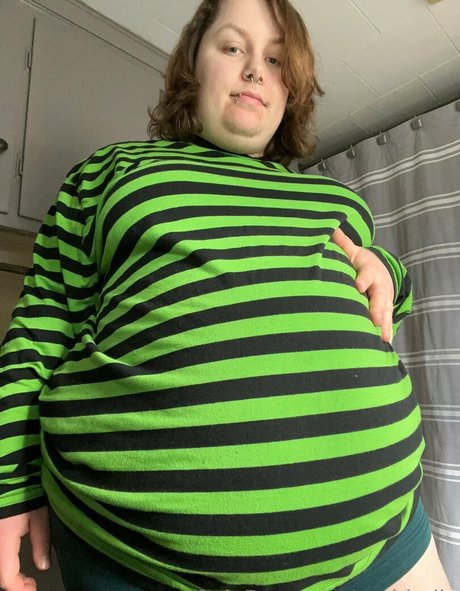 gothbelly model pretty photos