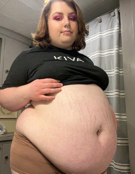 gothbelly beautiful model pics