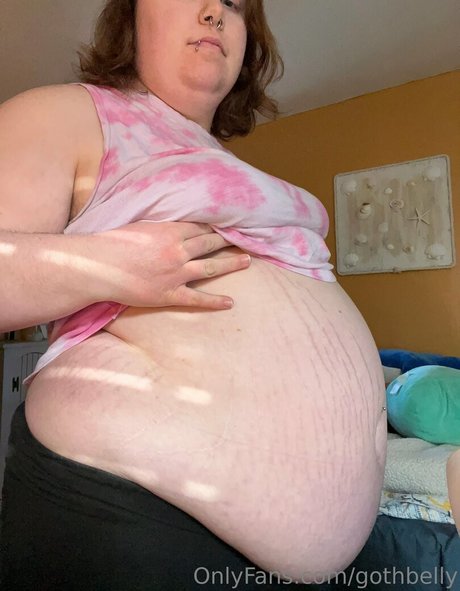 gothbelly hot star photos