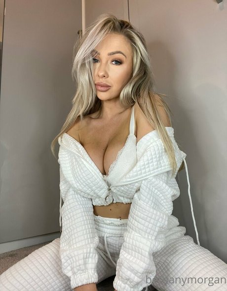 bethanymorgan model hot img