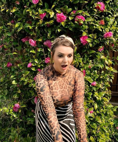 Emma Blackery star perfect pic