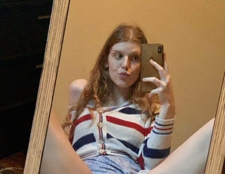 sexyredinbedfree star hd gallery