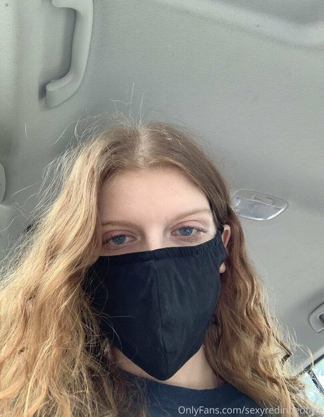 sexyredinbedfree beautiful model pic