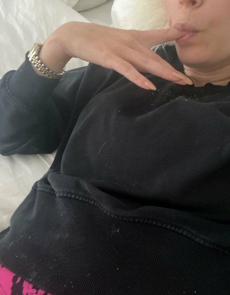 Liminal Mommy nude pornstar photo