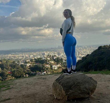 Lauren M model erotic pic