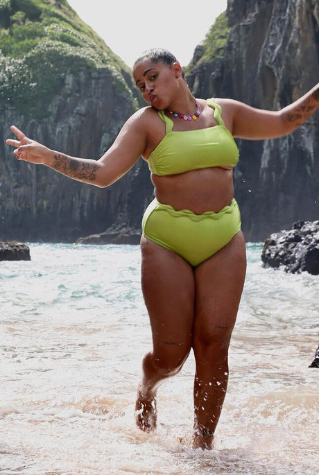 Mc Loma beautiful model photo