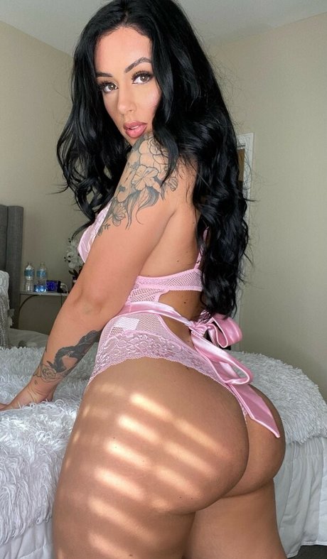 Hayley Davis pornographic model picture