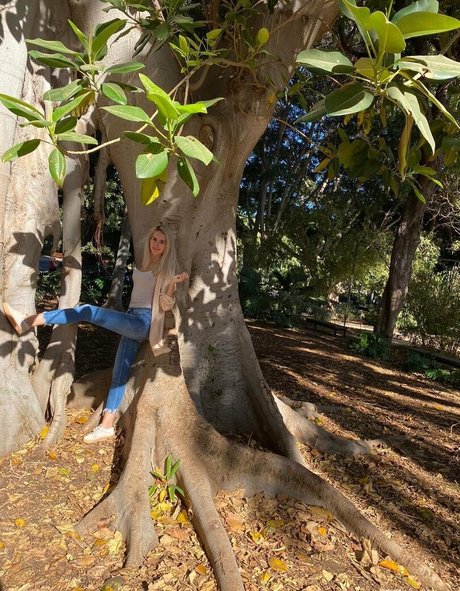 Annemanifique pornstar images