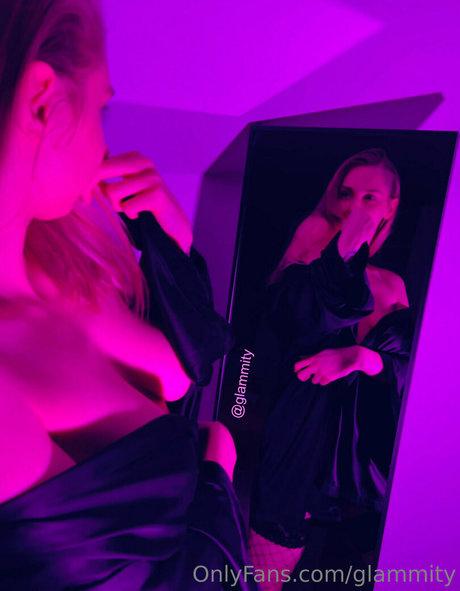 glammity model art picture