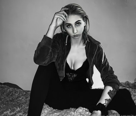 glammity porn actress photos