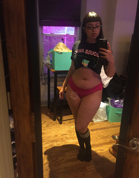 leilacherryfree model naked images