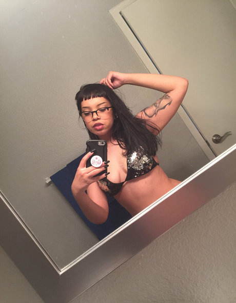 leilacherryfree best model photos