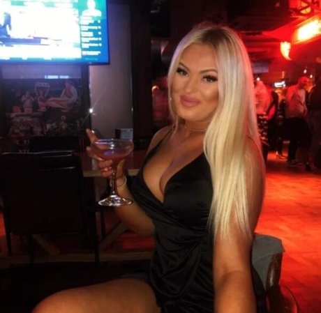 Louisa Moon star hd pics