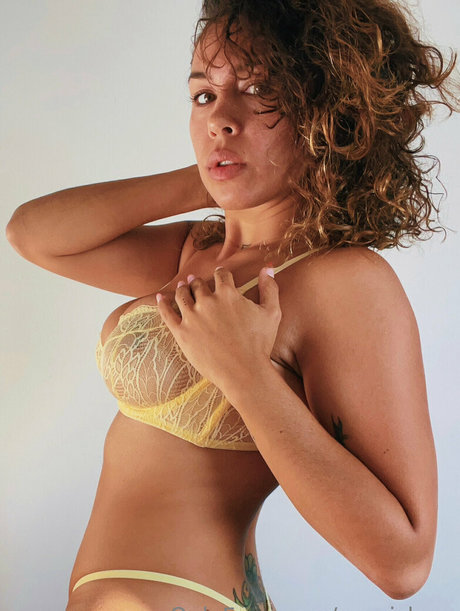 Pyarislove high quality model image