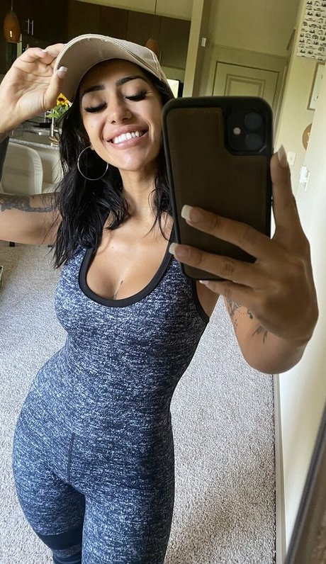 Shewolftribe model porn image