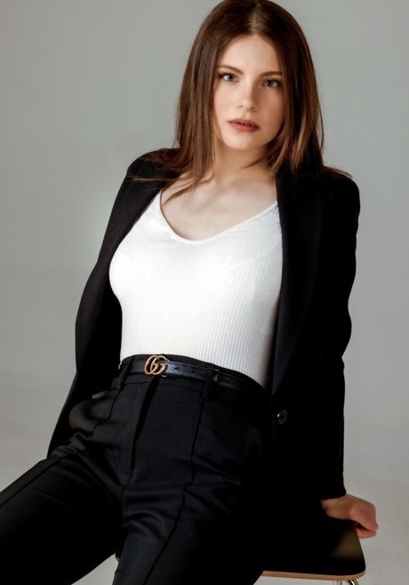 Madlen brandao hot star pictures