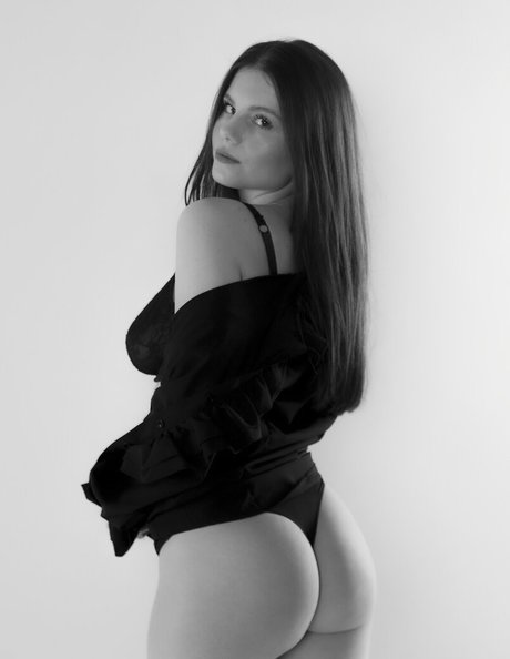 Madlen brandao star art pics