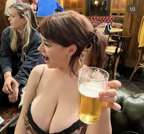 Charlotte A star naked img