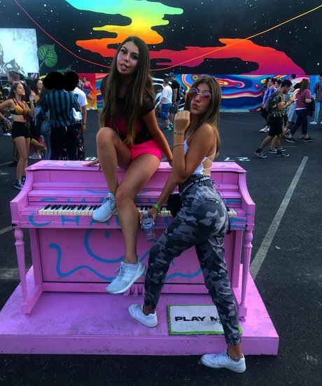 Samantha S high quality model photo