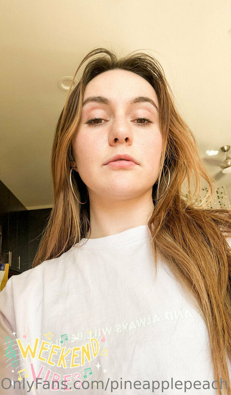 pineapplepeach model nude pics