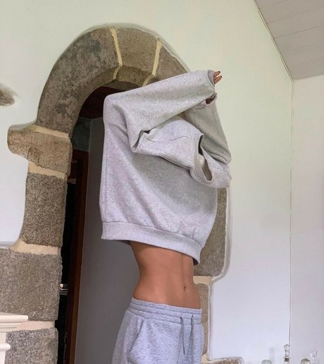 Poqssi porn model photo