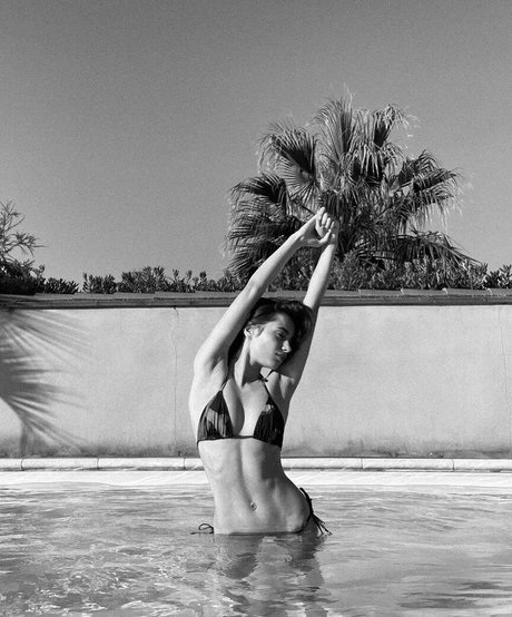 Poqssi naked model pics