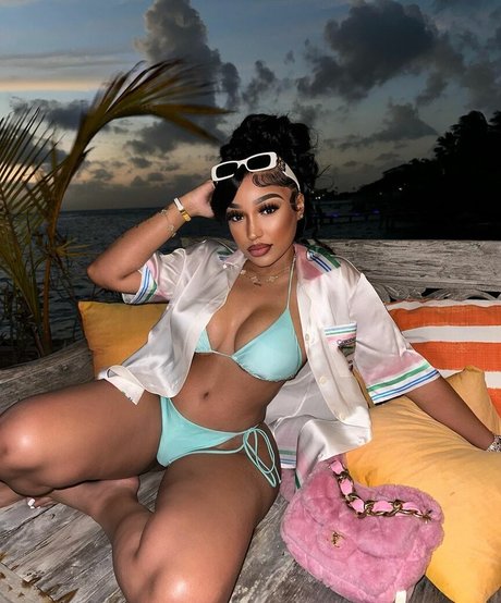 Ella Bandz pornographic model gallery