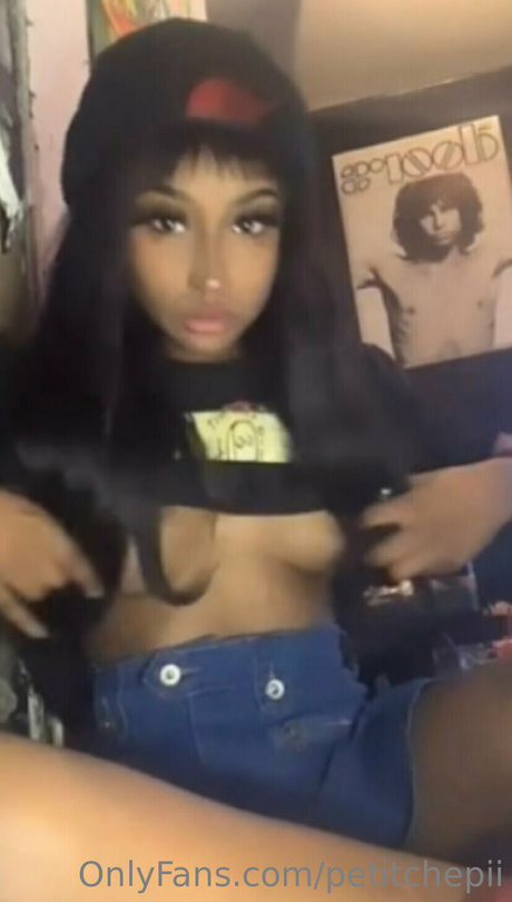 petitchepii pretty pornstar gallery