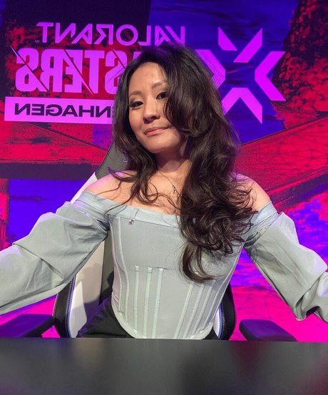 Yinsu Collins hot model gallery