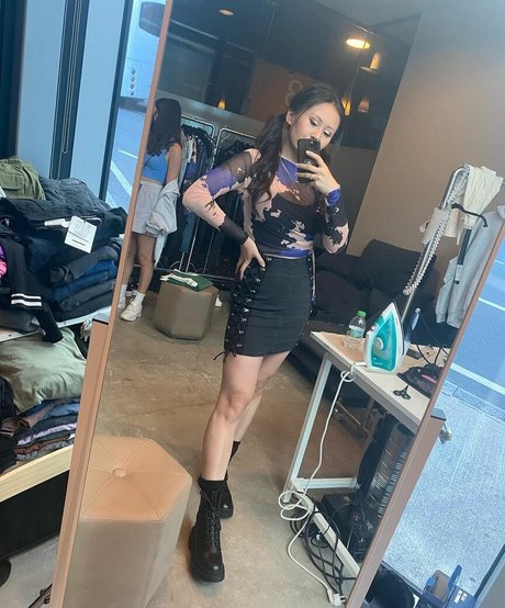 Yinsu Collins model sex images