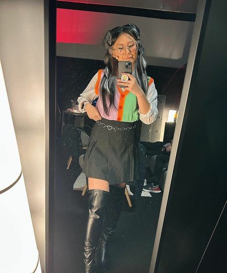 Yinsu Collins art pornstar pictures