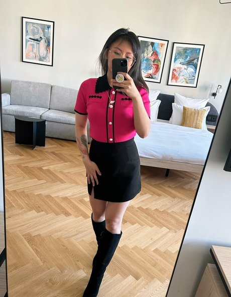 Yinsu Collins model naked images