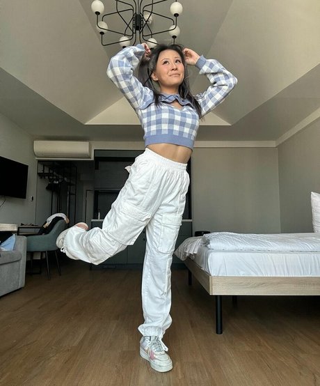 Yinsu Collins sexy pornstar picture