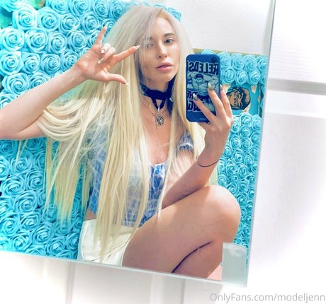 modeljenn star naked picture